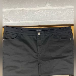 Plus size, Michel Studio black shorts